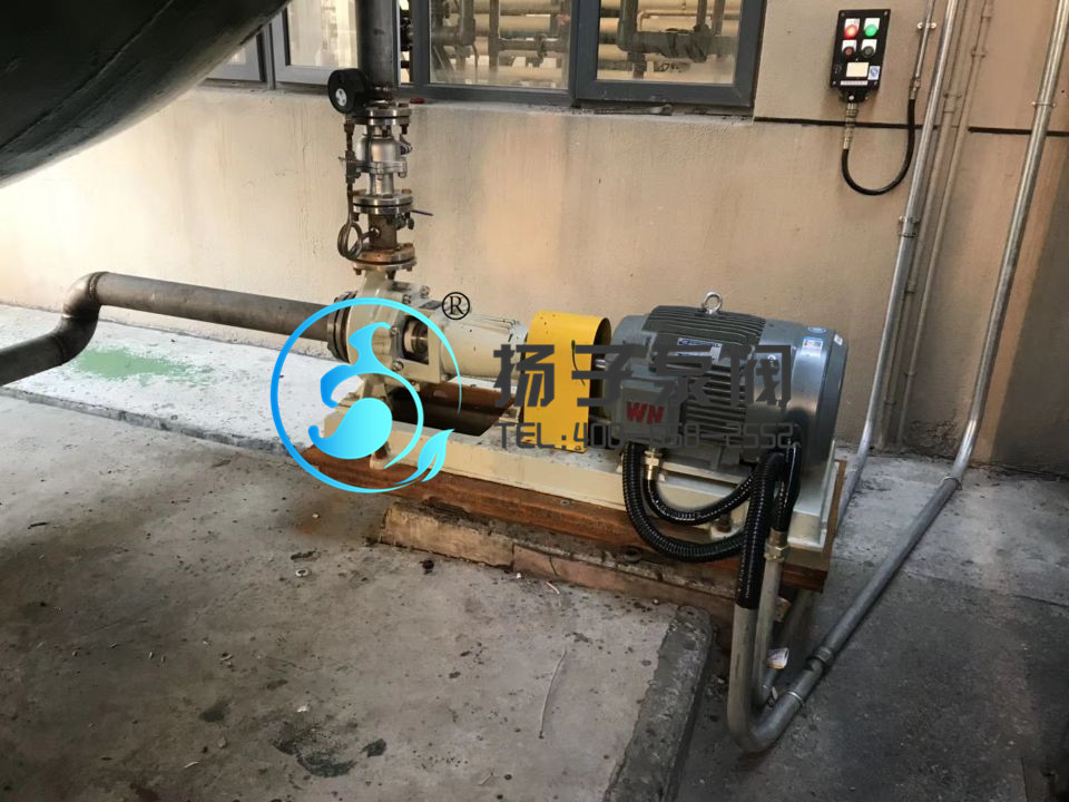 宜兴市环保科技公司不锈钢离心泵安装现场